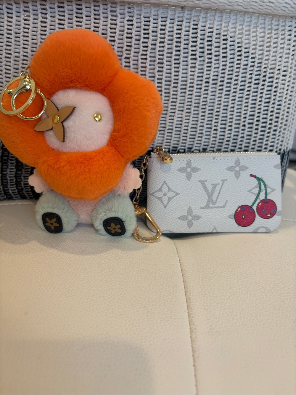 New Fashion Orange Pink Flower Pom Pom Key Charm with Gold Hardware &Key Pouch